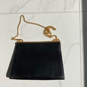 VINTAGE FERRAGAMO BLACK LEATHER SHOULDER BAG WITH GOLD CHAIN